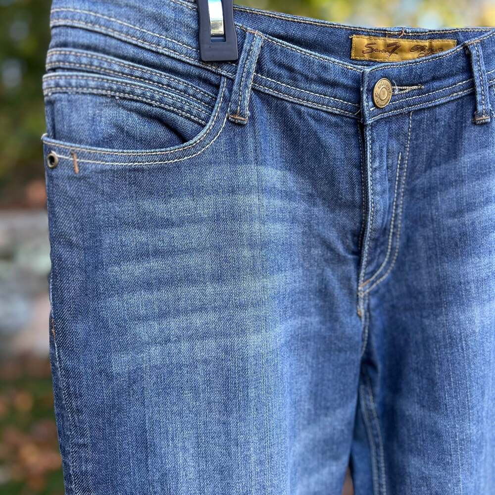Seven7 Jeans Women’s sz 8 Blue Denim Capris Mid Rise Stretch Embroidered Pocket